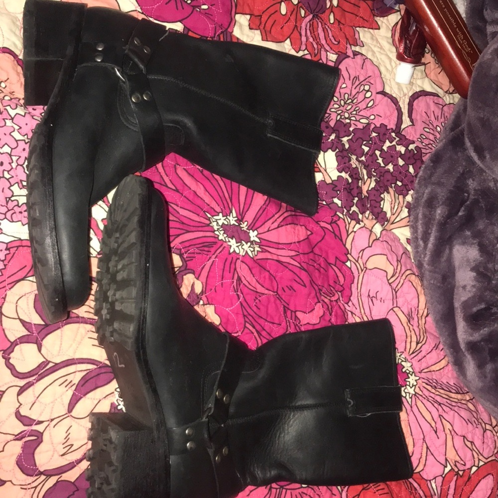 7 1/2 black  BP. short boots
